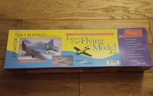 Kit modelo DUMAS BREWSTER F2A-3 BUFFALO 30" escala envergadura goma, nuevo en caja. - Imagen 1 de 3