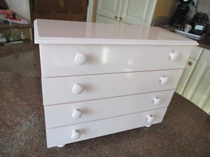 Mobilier chambre poupées, Commode 4 tiroirs - Photo 1/7