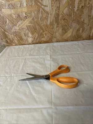 Fiskars USA 9" Pinking Shears Scissors Orange Handle Zig Zag Cut Fabrics Q - Image 1 of 4