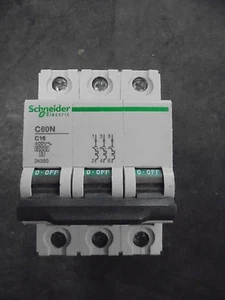 New Schneider 3-Pole Multi-9 16 Amp Miniature Circuit Breaker, C60N-C16, 24350 - Imagen 1 de 3