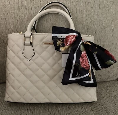 Cartera acolchada ALDO con correas bandolera. Foto 1 de 4