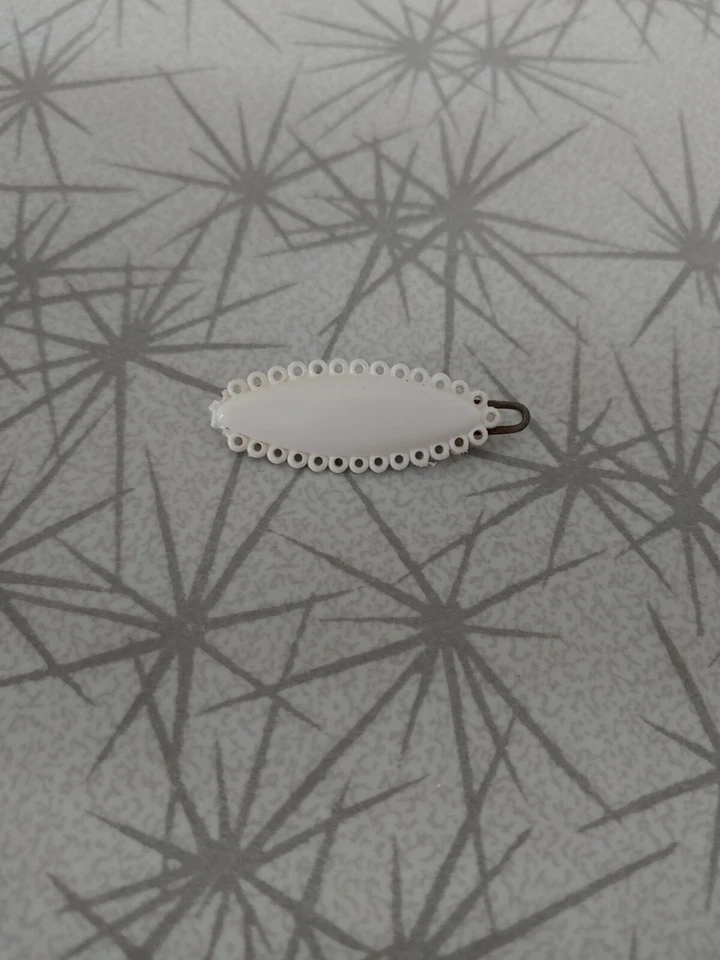 真正复古 20 世纪 60 年代头发扣紧梳发夹 GOODY 白色花边左金属扣! — 第 1/3 张图片