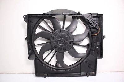 Ventilador y cubierta del radiador OEM BMW E82 E88 135i E90 E92 E93 335i 335xi E84 X1 E89 Z4  Foto 1 de 4