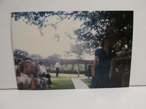 1990S VINTAGE FOUND PHOTOGRAPH COLOR ORIGINAL PHOTO AMERICAN WEDDING BRIDESMAID - Picture 1 of 4