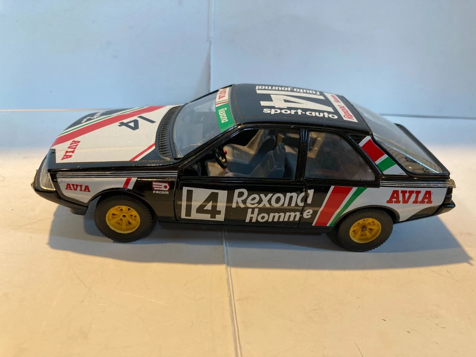 Burago Renault Fuego Rally, n. 9149. 1/24. Porte apribili.  - Immagine 1 di 4