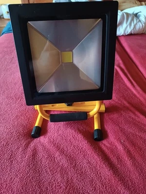 LED Akku Fluter Strahler Arbeitsleuchte Flutlicht Baustrahler Handlampe 30 Watt - Bild 1 von 4