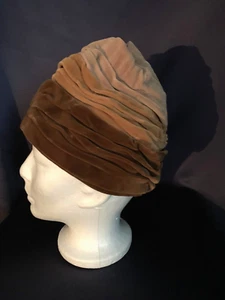 Stylish Vintage 1950-60 Hattie Carnegie Miss Carnegie Velvet Turban Hat Browns - Picture 1 of 8