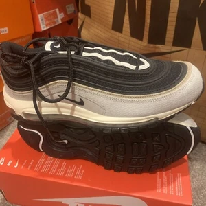 NIKE AIR MAX 97 SE mens sneakers DV7421-002 light bone US Size 9.5 - Picture 1 of 10