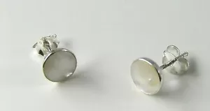 Handmade 925 Sterling Silver Mother Of Pearl 6 mm Round Stud Earrings + Gift Bag - Picture 1 of 6