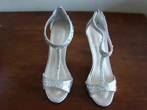 Zapatos de mujer Carparros Esther izquierda talla 8 M derecha 8,5 M plateados tacón sandalias de vestir  - Imagen 1 de 8