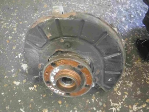 Volkswagen Passat B6 2005-2010 1.9 TDi Drivers OSF Front Wheel Hub - Picture 1 of 2