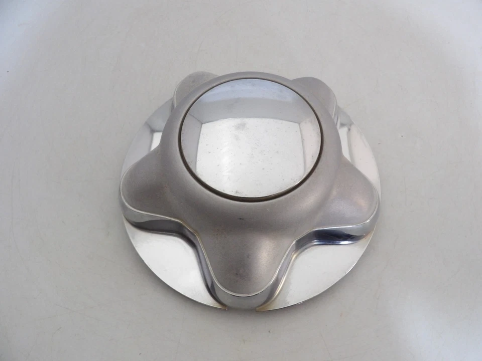 Ford F150 or Expedition center cap, two-tone, 1997 1998 99-2004 # F65A-1A096-CA Foto 1 de 4