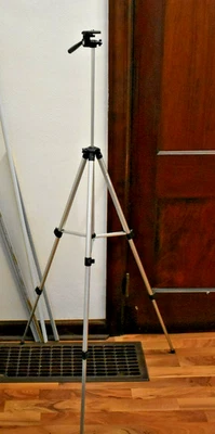 Samsonite Photo Video Extendable Tripod 3-Way Pan & Tilt Silver 19 1/2"-56" Tall - Image 1 of 4