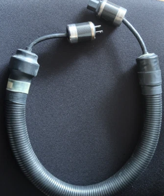 MAGNAN SIGNATURE USA MAINS CABLE AUDIOPHILE VALVE SOLID STATE AMP DIGITAL BEAUTY - Image 1 of 4