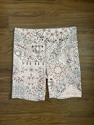 *NOVO SEM ETIQUETAS* Bermuda de motociclista Bebe rosa paisley tamanho XL - Imagem 1 de 4