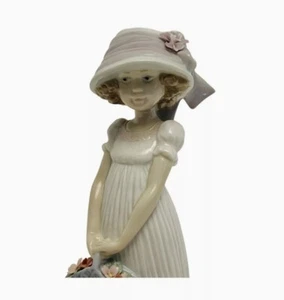 Vintage Lladro "Little Lady" Porcelain 8”Figurine #8022 Event Creation EUC. - Picture 1 of 8