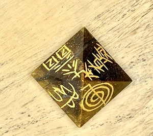 Reiki Energie Geladen Tiger Auge Pyramide Kristall Stein Natürlich Heilung - Bild 1 von 9