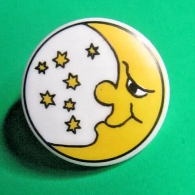 DE COLECCIÓN La MODE 3/4" ANTROPOMÓRFICO HOMBRE EN ESTRELLAS DE LUNA BOTÓN DE CAÑA DE PLÁSTICO-L702 Foto 1 de 2