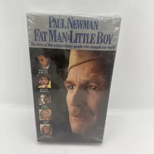 Fat Man and Little Boy Paul Newman John Cusack Laura Seen (VHS, 1989) New Sealed - Foto 1 di 1