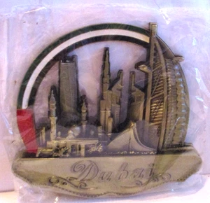 Vintage Dubai Tourist Souvenir grande cornice in metallo emblema scena città da collezione - Foto 1 di 2