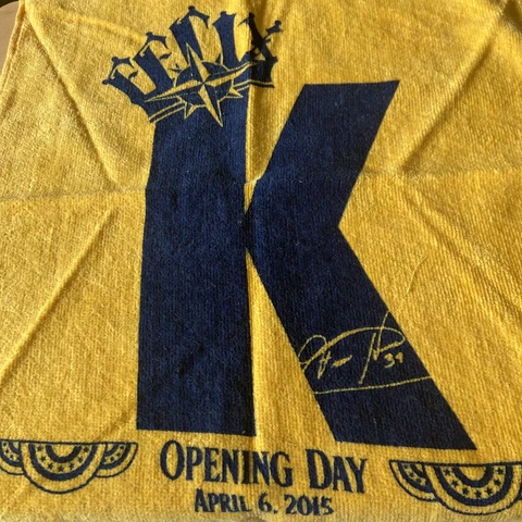 SEATTLE MARINERS "KING FELIX" 2015 OPENING DAY BASEBALL TOWEL HERNANDEZ GIVEAWAY Cover