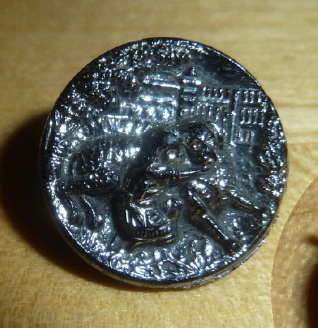 5/8" YOUNG GIRL WITH GIGANTIC DOG SILVER LUSTER BLACK GLASS old button Cover