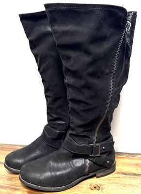 Botas altas negras tórridas talla 9 imitación cuero cremallera completa pantorrilla ancha tacón bajo arnés Foto 1 de 4