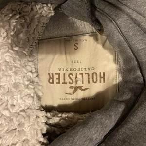 Hollister Women's Fluffy Grey Hood Jumper Hoodie Size S Slim Fit Good Condition - Picture 1 of 3