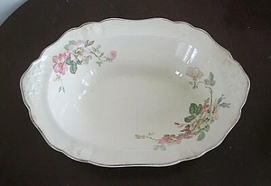 Tazón de verduras ovalado Taylor Smith Taylor China Wild Briar Rose platino en relieve - Imagen 1 de 6