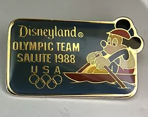 Spilla Disney Olimpiadi Canottaggio ~ Seoul 1988 ~ Salute Squadra Disneyland ~ Topolino - Foto 1 di 6