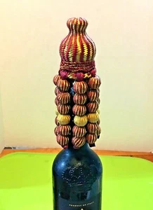 Tapón de vino con borla decorativo, muy único. Barware 6 1/2" de alto, (I-1) - Imagen 1 de 4