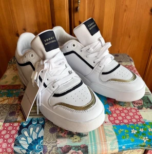 Tommy Hilfiger Low TH Basket Sneaker weiß UK Größe 6,5 - neu mit Etikett - Bild 1 von 10