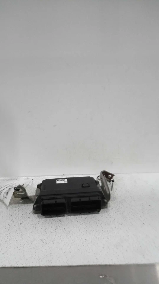 Módulo de control del motor usado (ECM) se adapta a: Lexus HS250H 2010 módulo de control electrónico Foto 1 de 4