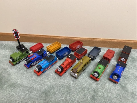 8 Thomas Trackmaster 2009 Battery Trains Diesel Luke Belle Sir Handel BRIO Light Cover