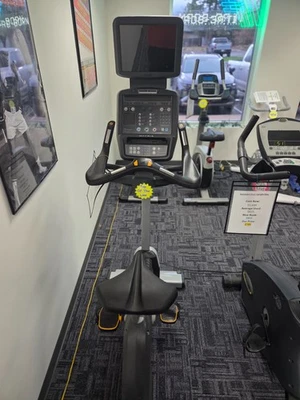 Bicicleta vertical Matrix U5x - Imagem 1 de 4