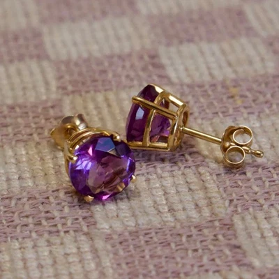 NUEVOS ARETES DE AMATISTA REDONDOS DE 2,50 QUILATES CORTE BRILLANTE DE 7mm de oro amarillo de 14k Foto 1 de 4