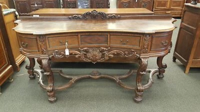 Aparador serpentino de nogal Foto 1 de 4