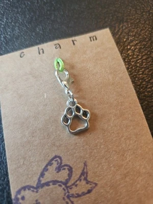 CLIP ON CHARM ESTAMPADO DE PATAS DE PERRO PARA PULSERA LLAVERO BOLSO CREMALLERA MONEDERO CARTERA Foto 1 de 4