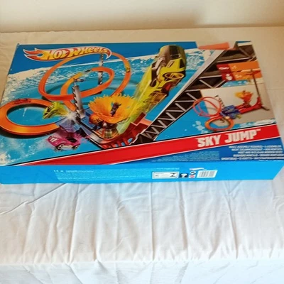 Hot wheels Sky Jump - Excellent exciting Hotwheels play set + free bag of cars  - Image 1 of 4