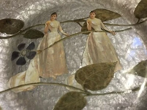 Plato de vidrio hecho a mano Decoupage Art 7,5" victoriano mujer firmado Adinolfi 2005 - Imagen 1 de 4