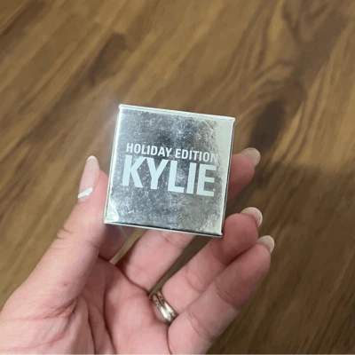 NUEVO Kylie Cosmetics Holiday Edition Golden Cirlum Crema Sombra Foto 1 de 4