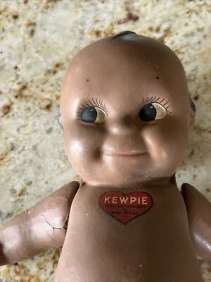 Muñeca Kewpie de Colección RARA Negra Composición Afroamericana 11" Corazón y Alas Rojas Foto 1 de 4