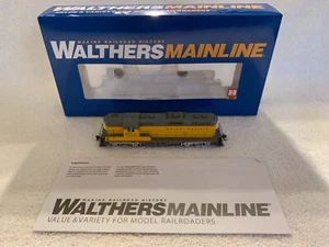 Walthers Mainline #910-10477 HO Scale Union Pacific EMD GP9 Locomotive #255 DC - Picture 1 of 8