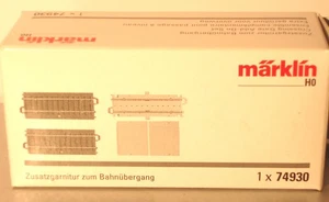 Märklin HO:   74930 C-Gleis Ergänzung zum Bahnübergang    NEU OVP - Bild 1 von 1