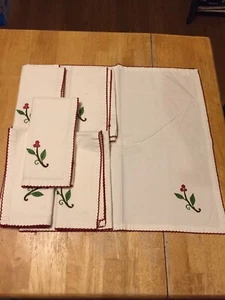 6 "TAG" CLOTH NAPKINS WHITE with RED FLOWERS GREEN STEMS 19" Square - Picture 1 of 3