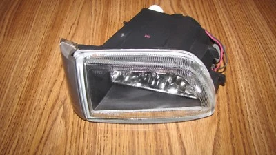 INFINITI G20 LUZ ANTINIEBLA DERECHA 1999-2002 OEM PASAJERO Foto 1 de 4