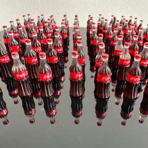 25 Stück Maßstab 1:12 Puppenhaus Miniatur Cola Soda Flasche Getränke Zubehör - Bild 1 von 6
