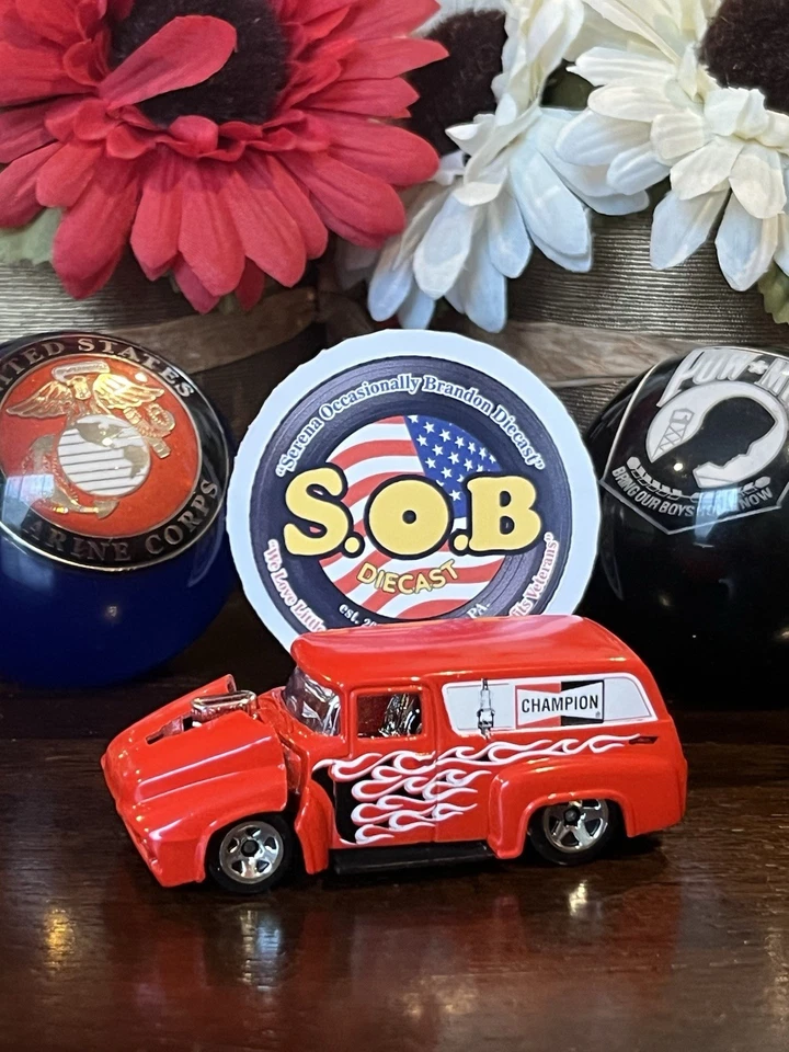 Camión de reparto Ford Champion 1956 Hot Wheels panel 1:64 rojo diecast usado casi nuevo estado Foto 1 de 4