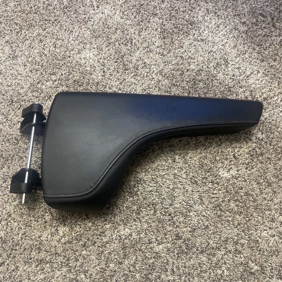 ⭐2016-2024 CHEVY CAMARO ЦЕНТРАЛЬНАЯ КОНСОЛЬ КРЫШКА ПОДЛОКОТНИКА ЧЕРНЫЙ В СБОРЕ OEM - Изображение 1 из 4