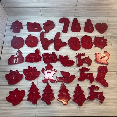 Gran LOTE 32 Cortadores de Galletas Vintage Corona HRM EE. UU. Plástico Rojo Navidad y Más Foto 1 de 4